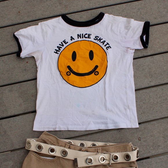 a nice skate Nirvana/thrasher inspired T-shirt - Picture 3 of 3